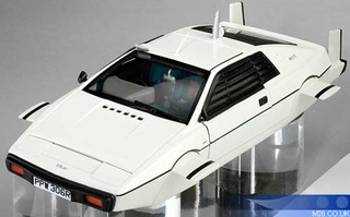 Illustration for article titled Lotus Esprit Submarine Car From The Spy Who Loved Me Heading To Auction Again